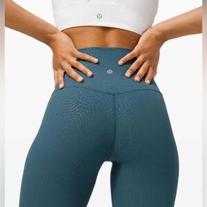 Lululemon Align Pant II 25"
Filigree Emboss Bermuda Teal